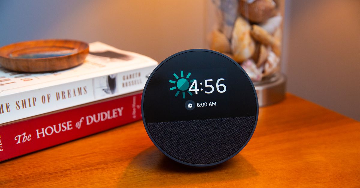 247196 Echo Spot Review 8A0A1511 CVirginia