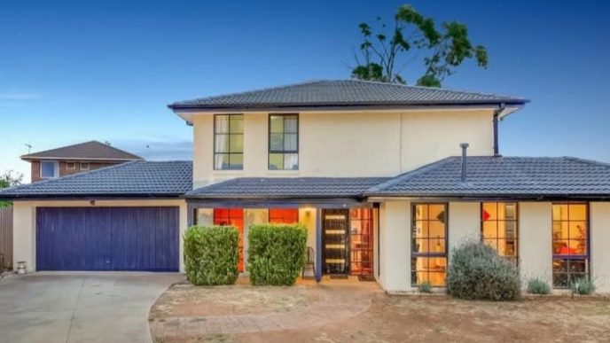 8 St John Place Melton West