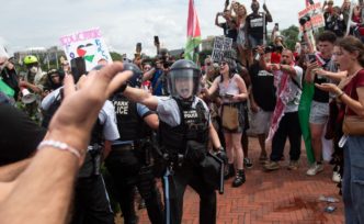 dc netanyahu protests clashes brick street 2