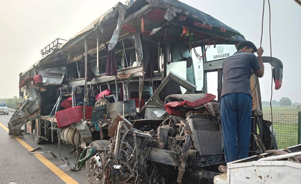 india collision milk truck bus