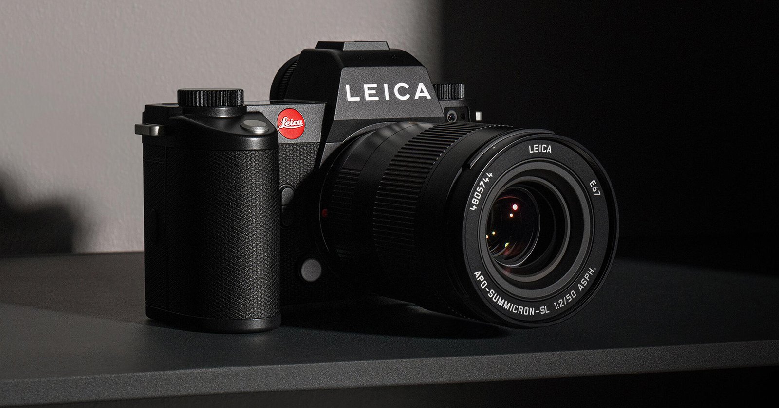 leica sl3 beauty shot leica camera