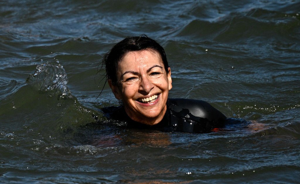 paris mayor anne hidalgo seine swim