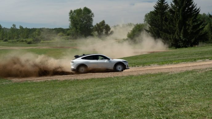 Вольтажный полигон: невероятные электрокары Ford на закрытой внедорожной трассе