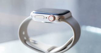 Пластиковые Apple Watch SE могут быть предназначены для детей — и это действительно радует