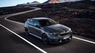 BMW представляет новый гибридный M5 Touring с 717 л.с. – идеальный выбор для семьи