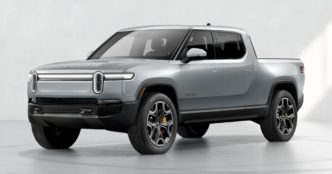 Rivian начала поставки второго поколения электромобилей R1T и R1S с тремя двигателями