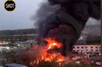 В западной части Москвы разгорелся масштабный пожар на складе автодеталей