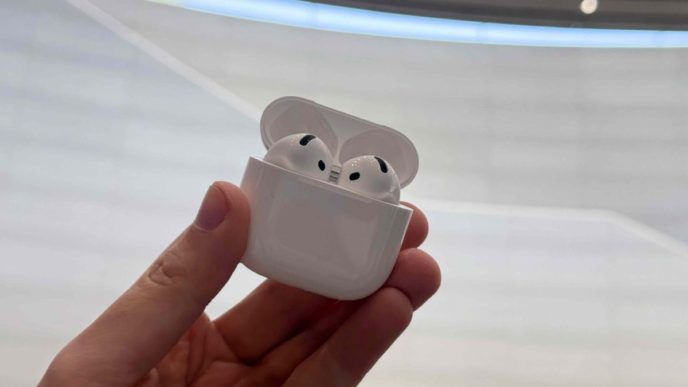 Личный опыт: обзор AirPods 4 – впечатляющее шумоподавление без насадок