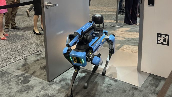 Boston Dynamics заключила партнерство с Assa Abloy для обеспечения доступа роботов-собак