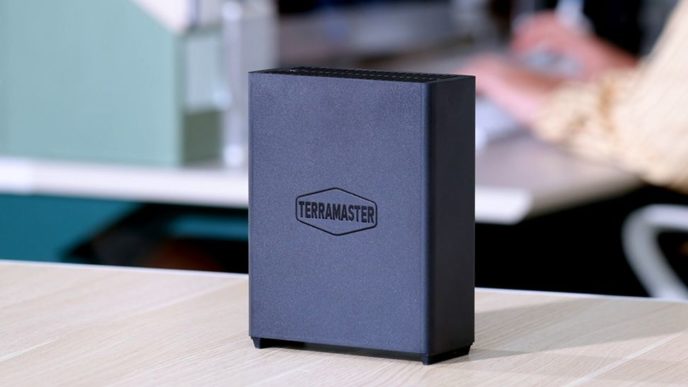 TerraMaster представляет компактный SSD NAS на 8 дисков с 64 ТБ NVMe и портом 10GbE