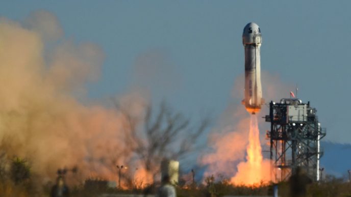 Blue Origin Джеффа Безоса намеревается запустить новую капсулу с экипажем в понедельник.