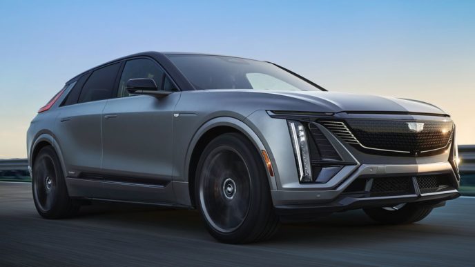 Первый высокопроизводительный электромобиль Cadillac - это Lyriq-V.