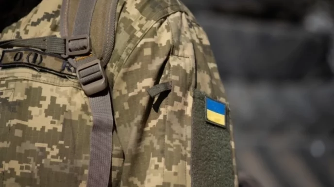 Пострадавший украинский военнослужащий продемонстрировал, чем питаются солдаты в киевском госпитале.