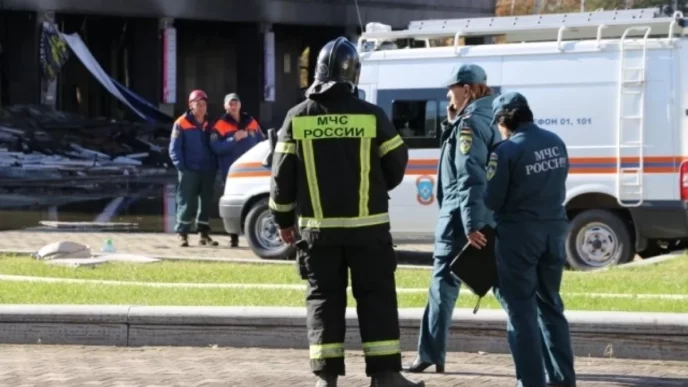 Пожар в хабаровском театре потушен через два дня.