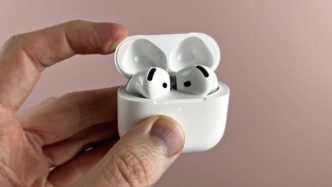 Обзор AirPods 4: неплохо, но за эти деньги есть лучшие варианты