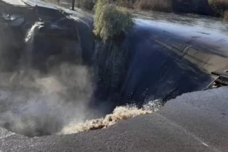 В Шелаболихинском районе Алтая произошёл прорыв дамбы.