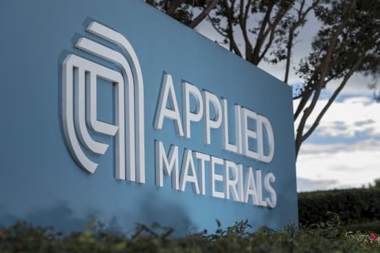 Applied Materials прогнозирует скромный рост продаж из-за замедления китайского рынка; акции компании снижаются.