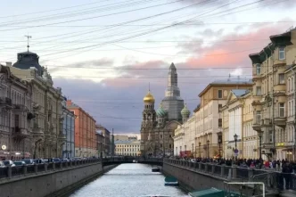 В сгоревшей квартире в Санкт-Петербурге обнаружены два паспорта США и иностранная валюта.