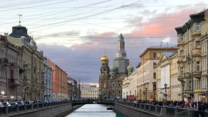 В сгоревшей квартире в Санкт-Петербурге обнаружены два паспорта США и иностранная валюта.