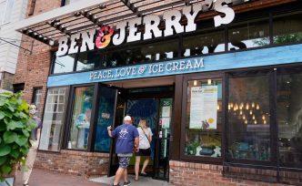 Ben & Jerry's подает в суд на материнскую компанию за цензуру в вопросе конфликта в Газе