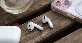 Лучшие скидки на AirPods в ноябре 2024 года