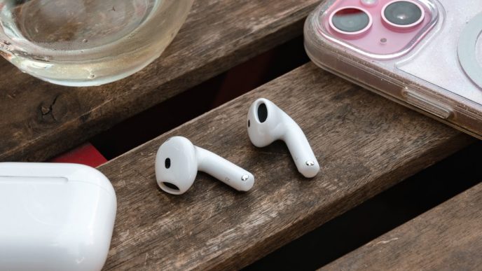 Лучшие скидки на AirPods в ноябре 2024 года