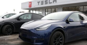 Продажи Tesla впервые снизились по сравнению с прошлым годом.