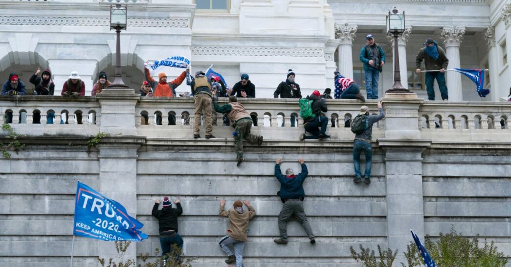 Законодатели готовятся к ожидаемым помилованиям, обещанным Трампом на 6 января.