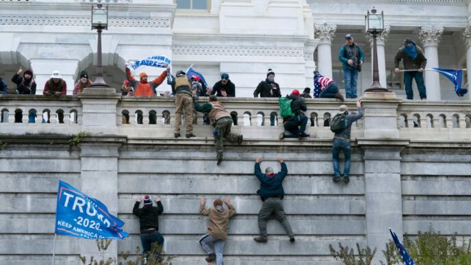 Законодатели готовятся к ожидаемым помилованиям, обещанным Трампом на 6 января.