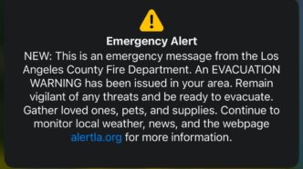 Уведомление об эвакуации из-за лесного пожара по всему Лос-Анджелесу было отправлено по ошибке.