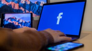 Исследователь получил крупную награду за обнаружение ошибки Facebook, открывающей доступ к внутренним системам.