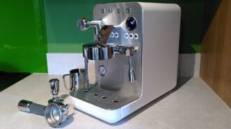 Обзор кофемашины Smeg Mini Pro Espresso: стильный ручной аппарат с высоким ценником