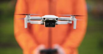 DJI утверждает, что решение разрешить дронам летать в опасных зонах не имеет политического характера.